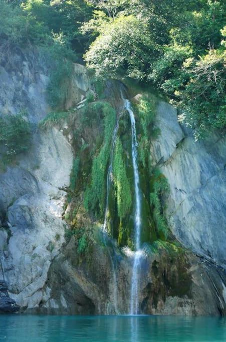 Gite De Charme : La Grange Au Lac Azur Treffort  Buitenkant foto