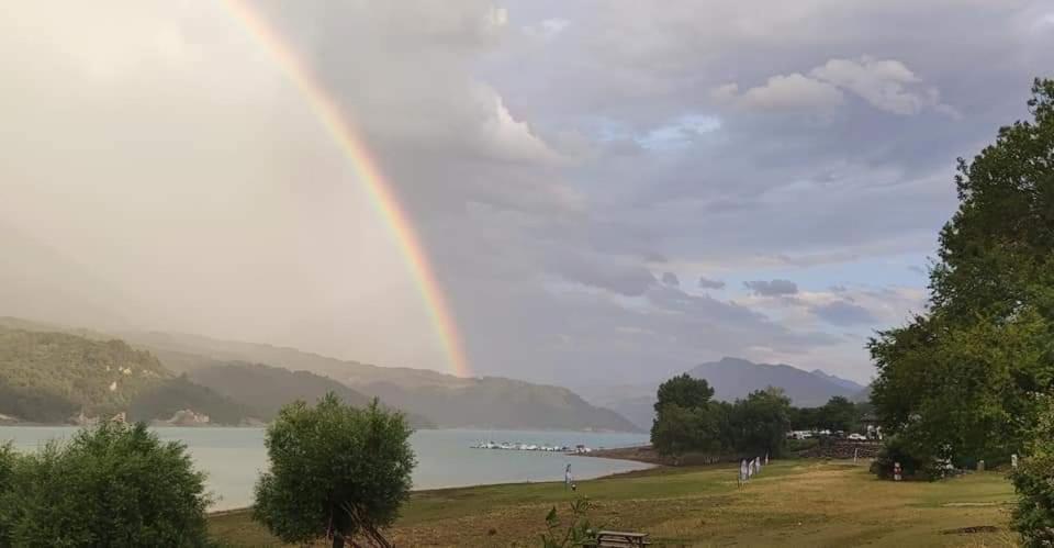 Gite De Charme : La Grange Au Lac Azur Treffort  Buitenkant foto
